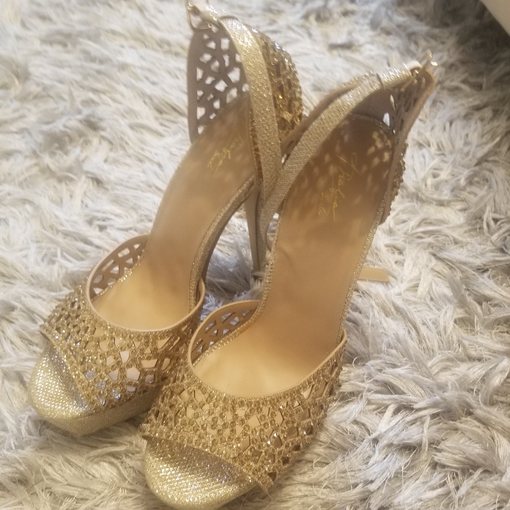 Gold Heels by Thalia Sodi